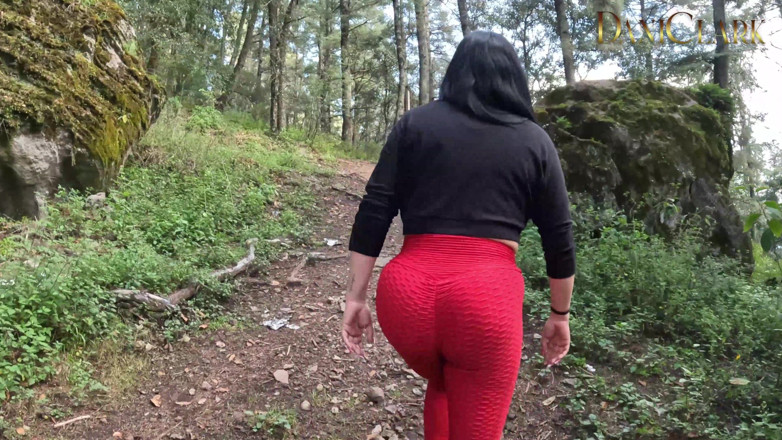 DaniClark: Mengongkek teman wanita saya di dalam hutan