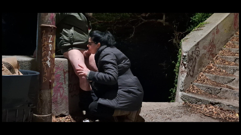 Toilet Mommy: Amatorskie obciąganie na zewnątrz