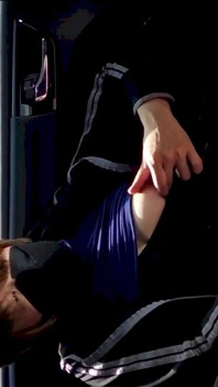 Masturbation im Auto auf dem Parkplatz mittags –