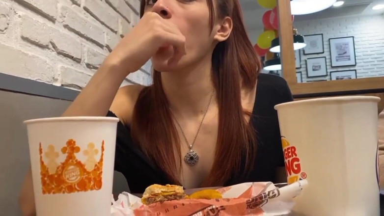 Lynn Scream: Publicl BJ &amp; Fuck on Burguer King's Bathroom + Exhibitionism on the...