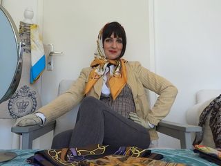Lady Victoria Valente: Silk Scarf fitting and allow to squirt on my scarf