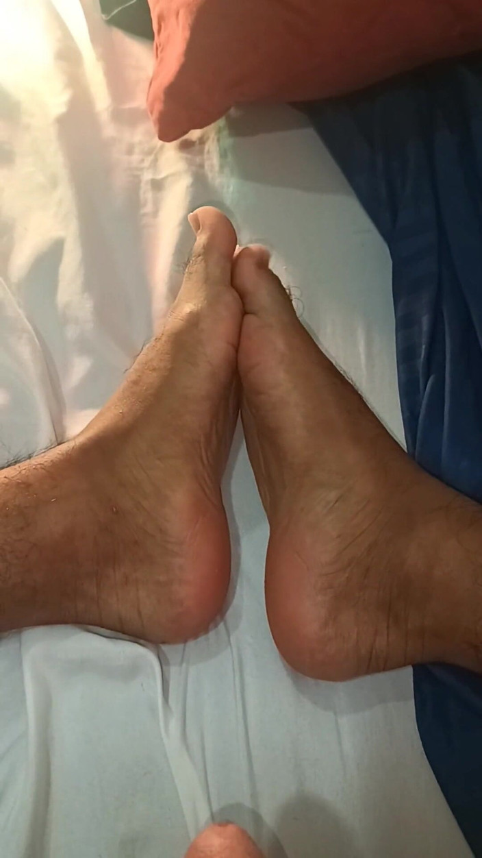 Tommhot: Ung skäggig man filmar sig själv och kommer väldigt hett