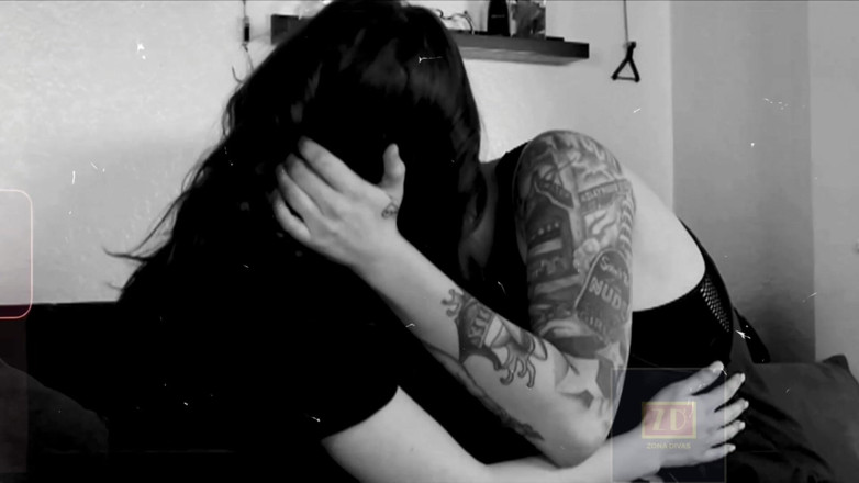 Zona Divas NET: Clássicas duas morenas magras adoram sexo lésbico com cinta-