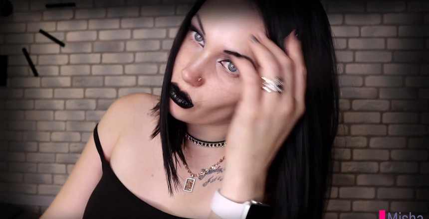 Goddess Misha Goldy: Sperma flikker! Joi klaarkomen in de badkamer