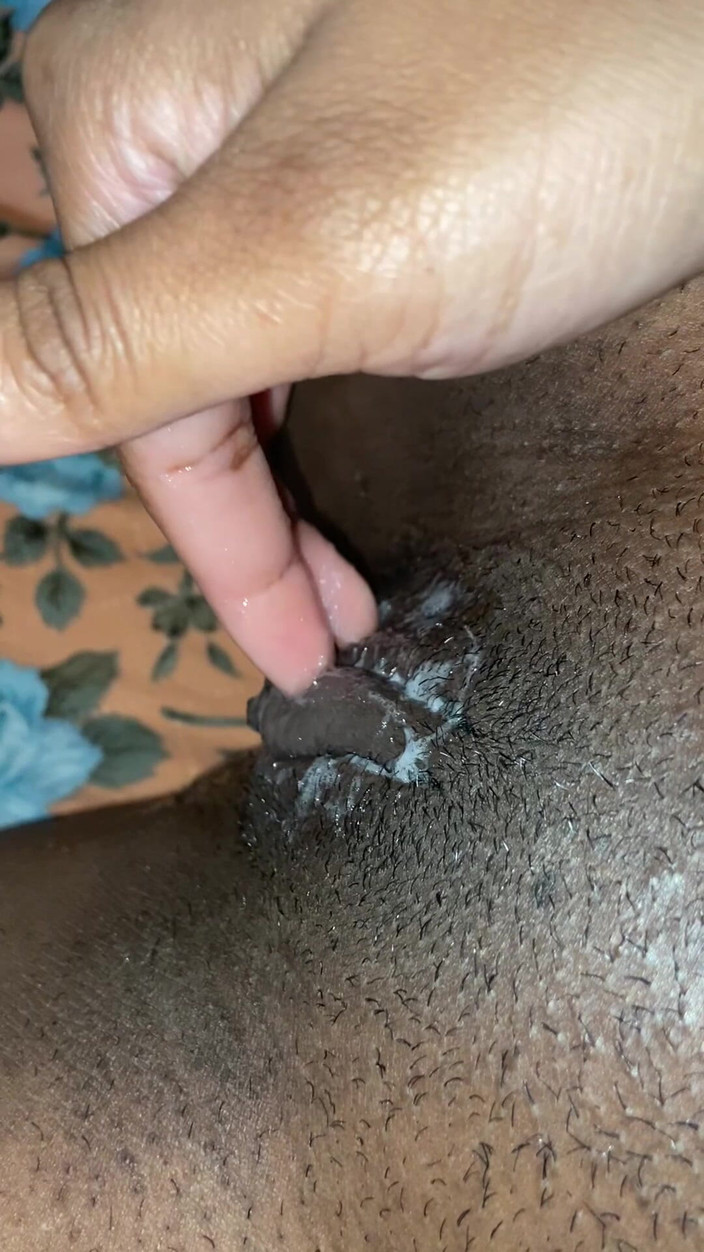 Pretinhagrelhuda: 一边看我最喜欢的电影一边手淫直到高潮