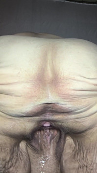 Sexy hoeren pissend en je gaf haar een harde pik op zijn hondjes