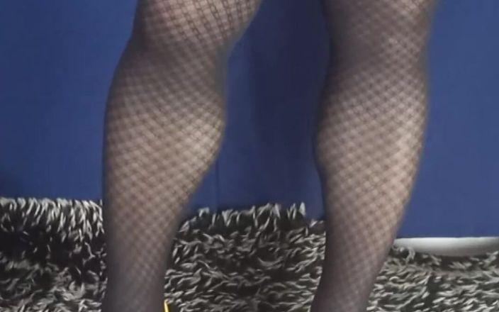 AdultGameplays: Картаті колготки, високі підбори та міні-сукня