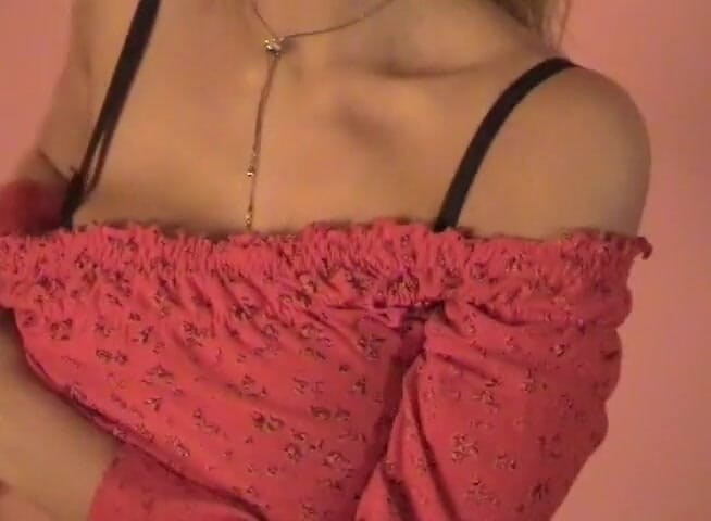 Flash Model Amateurs: Ateşli sarışın bebek muhteşem vücudunu sergiliyor