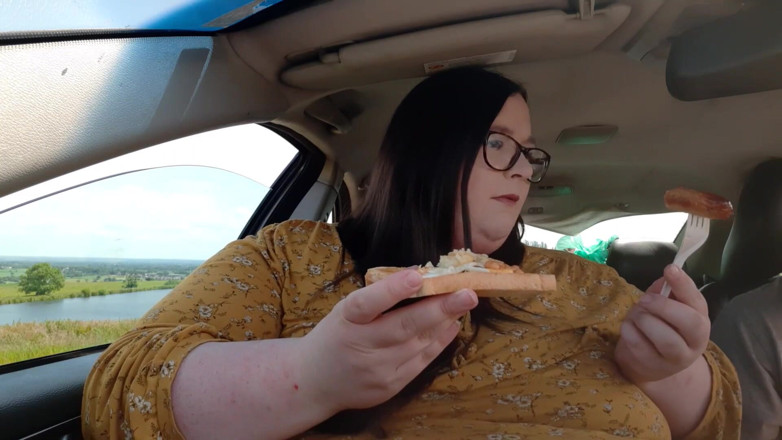SSBBWLadyBrads: Mangiare cibo in macchina con l'amico