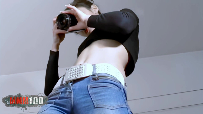 MMM100: Electra: Loira adorável com peitões Electra fazendo uma strip