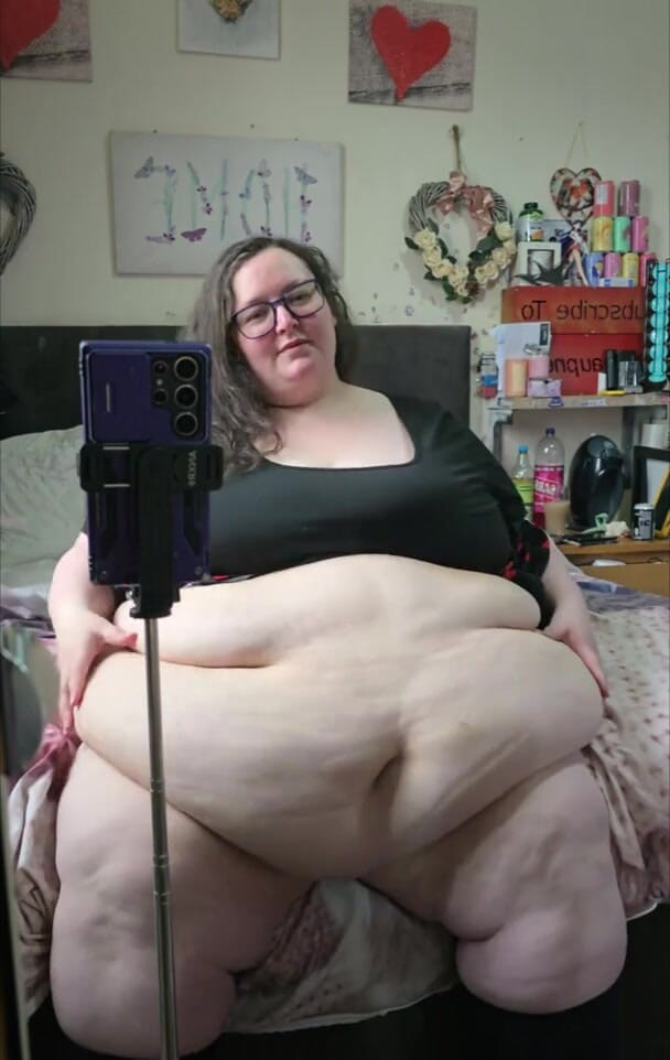 SSBBWLadyBrads: SSBBW bbw břicho bohyně v koupelně strip