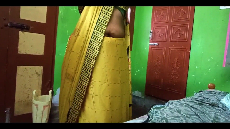 Ammukutty88: Ammu Showing Big Boobs and Changing the Saree