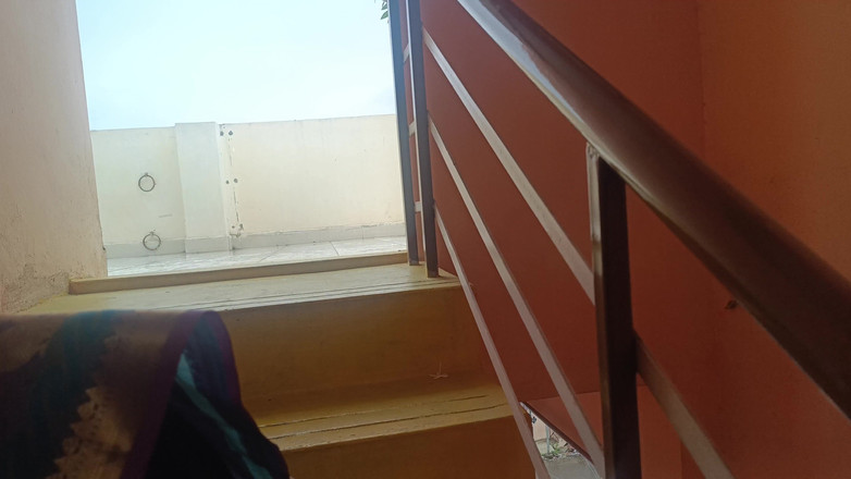 Inba: 階段ロマンス主婦