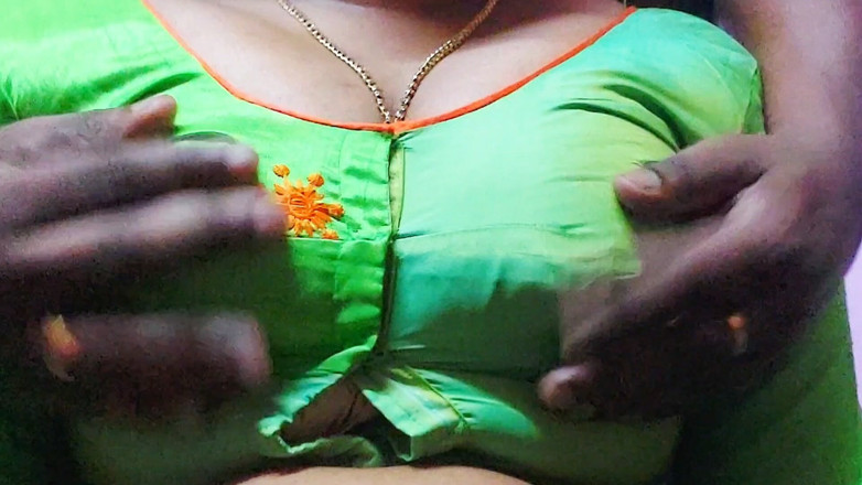 Desi Mohini: Büyük memeli eğitim öğretmeni öğrencisine özel odada "nasıl seks yapacağını" öğretti