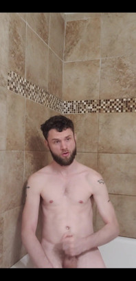 Honění a stříkání v nové koupelně.