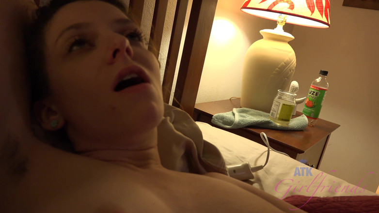 ATK Girlfriends: Ini malam terakhirmu dengan Emma di Molokai, dan Emma akan...