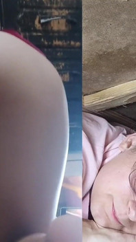 Le beau-fils voit l'impuissance de sa belle-mère piégée sous l'évier