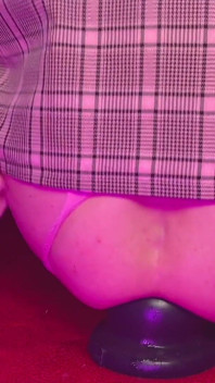 El culo hambriento de Femboy traga grandes tapones - usando semen como lubricante de fisting