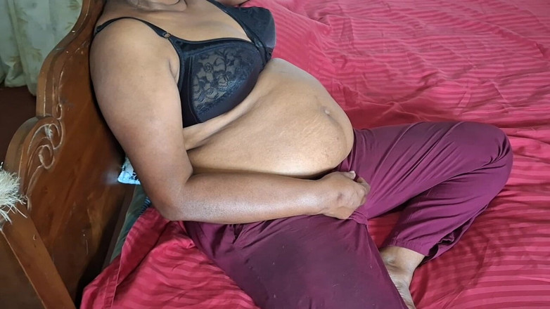 Teena New: Puremature Asyalı orta yaşlı seksi kadın yalnız hissediyor