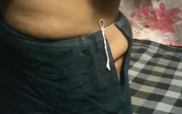 Benita sweety: Indiana tia quente mostrando e chupando mamilos ela mesma