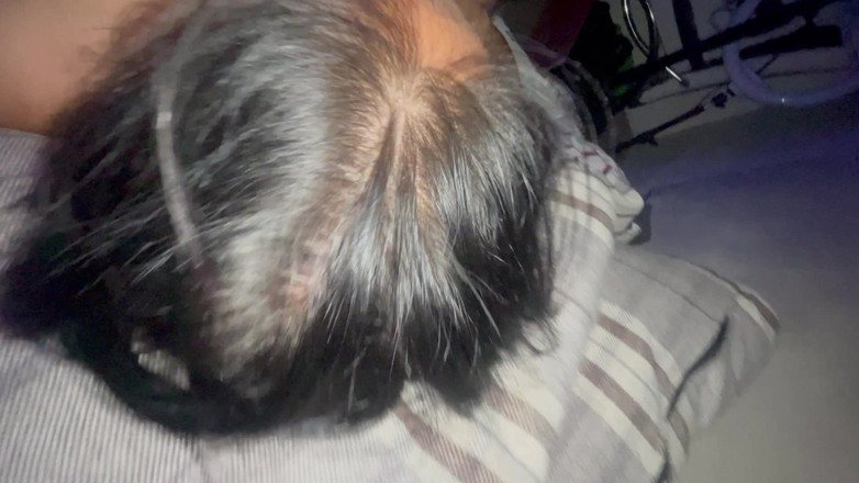 Ionut899: सौतेले पिताजी मुझे स्तनों के बीच और मेरे मुंह में चोदते हैं और आपको मेरी चूत में जाने देते हैं