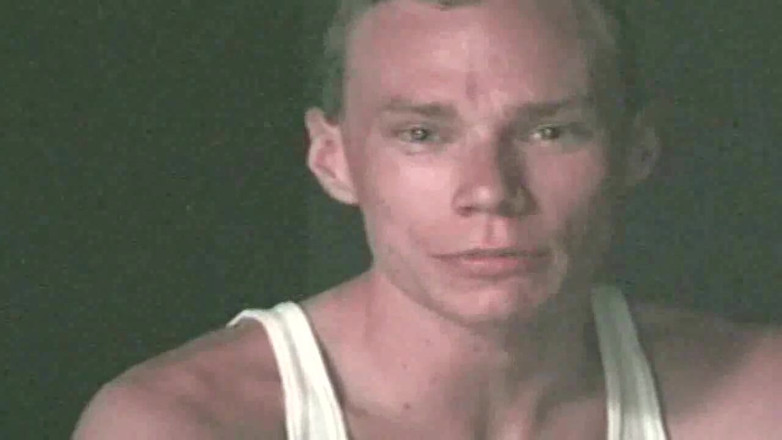 Gaybareback: This guy can suck himself