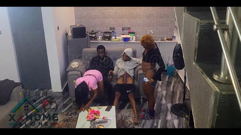 Home Alone: College Orgy Party i College Vandrarhem