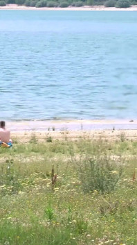 Das kubanische schätzchen Mit großen hintern Amanda Auferstehen holt einen typen ab und fickt ihn für uns am See
