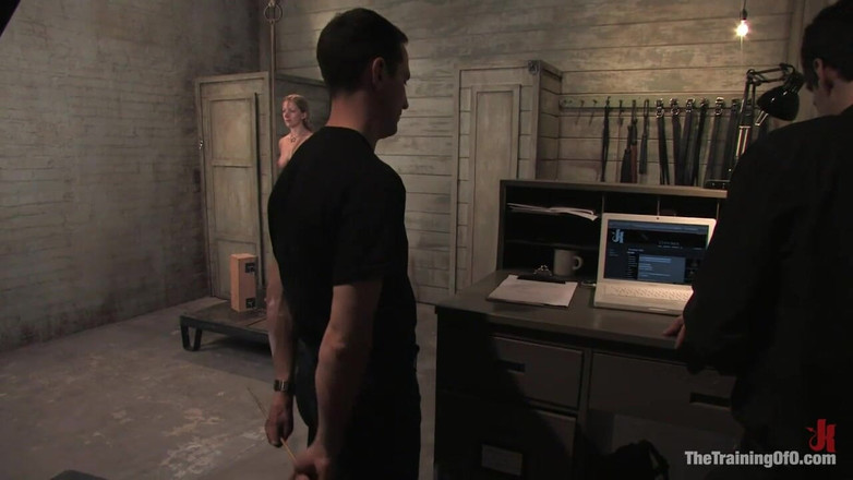 The Training of O by Kink: Das Training von Dia Zerva, tag eins