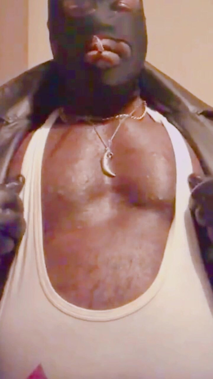 Black smoking muscle stepdad: Verbales Tittenspiel Mit Großen Muskeln Und Smoke-session