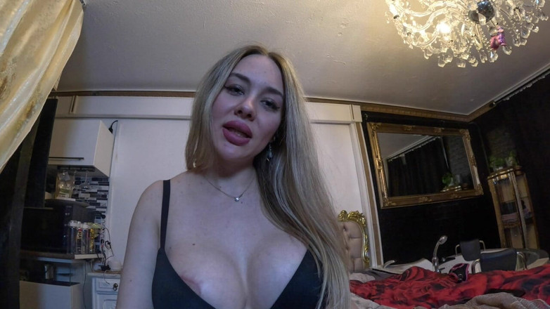 Queen_of_BDSM: Подивіться, як я знімаю в чоботях на підборах!
