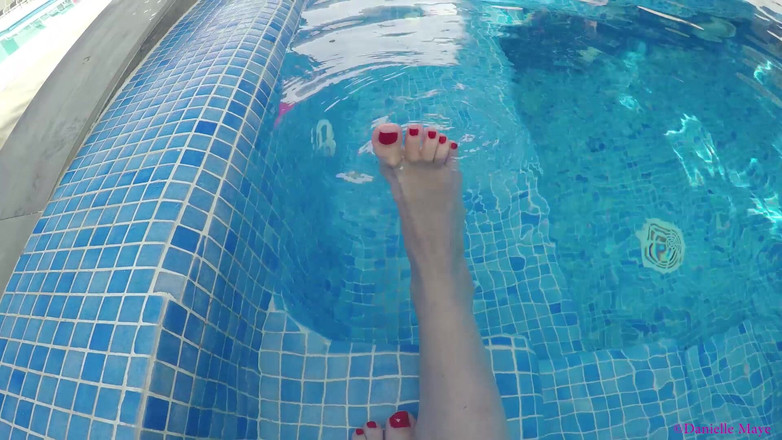 Danielle Maye: Những con cu toe trong bồn tắm nước nóng