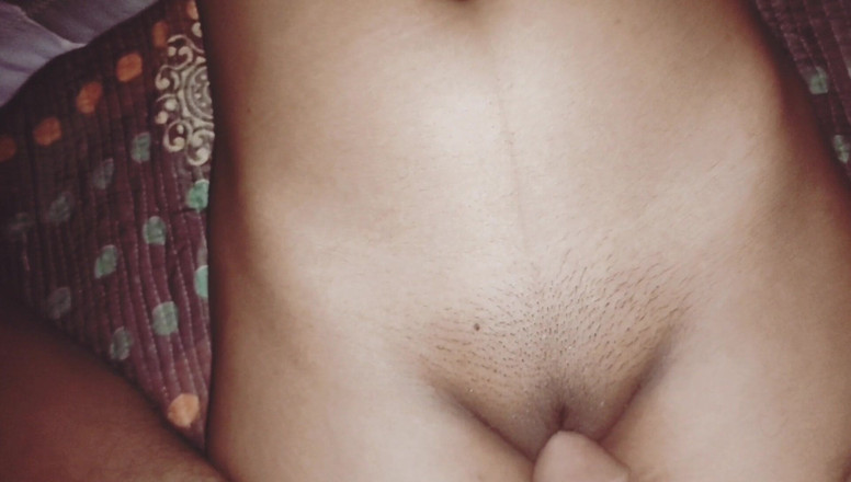 DesiCutiee: 印度处女性爱 - 非常紧的阴户