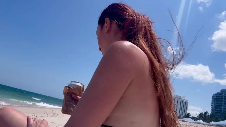 Artemisia Love: イタリアの巨乳熟女ヨモギが大好き、喫煙、ぶら下がっている