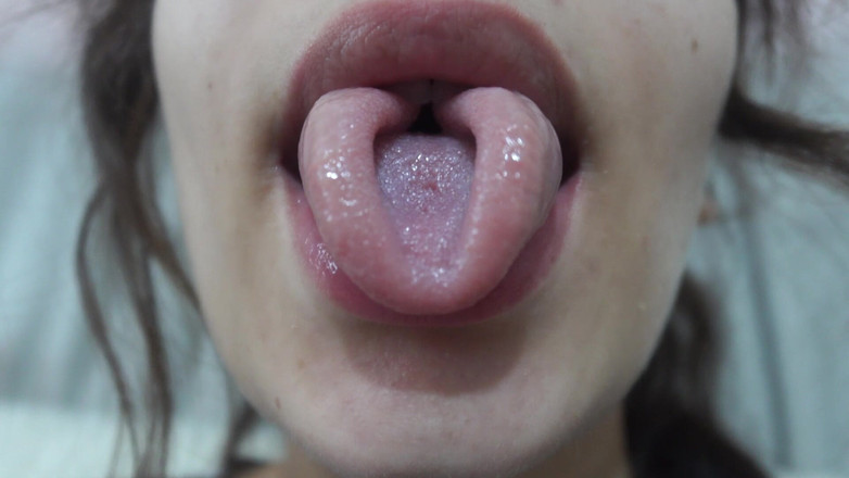 AmayaMori: Moja indyjska przyrodnia siostra pokazuje mi w ustach język i...