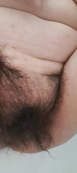 Mommy big hairy pussy: Madrasta urinando e recebe gangy