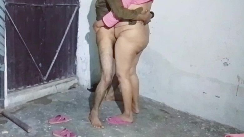 Abida sexy: Krásná mladá indická sexy dívka zralý muž strčí Hils XXX...