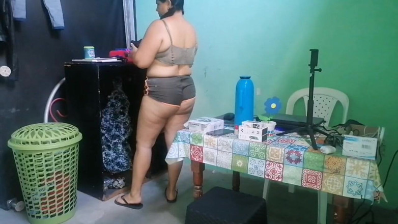 Adribella69: Je Reçois Ma Demi-soeur Perverse Montrant Son Gros Cul Au...