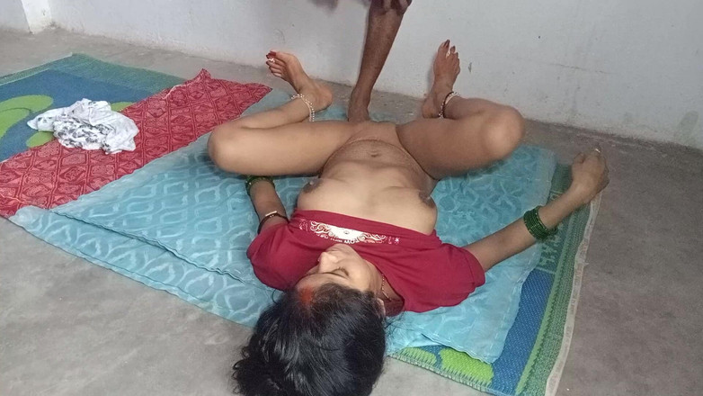 Rinki559: Indian Bhabhi in Red Shorts and White Pants Fucked