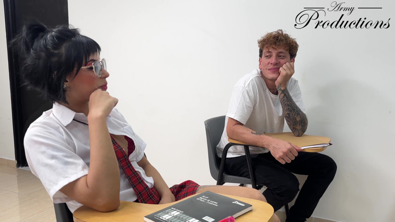 Army Productions: La studentessa seduce il suo compagno di classe e se...