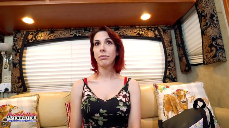 Brand New Amateurs: L'incandescente rossa scarlett foxx con grandi tette fa un pompino...