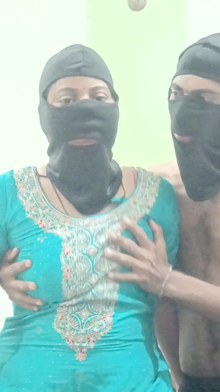 Poojakabir: Mi esposa es follada por otro hombre y yo estoy...