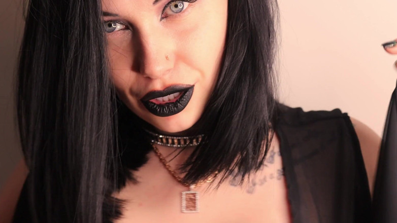 Goddess Misha Goldy: My black lips grab your attention!