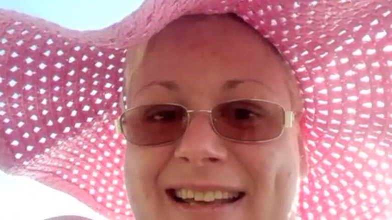 Putarankahotmilf: Hrátky na webové kameře, svlékání a čůrání na pláži