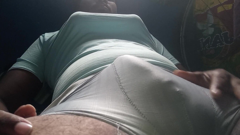 Sweet Indian cock: Sânii mei și masaj al penisului cu supt de țâțe