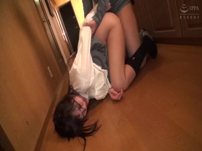 Vulture: 真实镜头：她住在一个安全的地方，但她被跟踪进入她的公寓