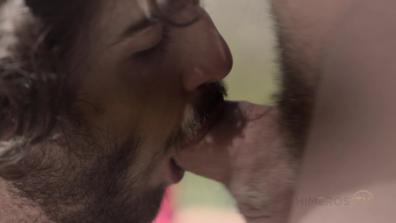 Himeros.tv: Buka baju untuk Mengesankan