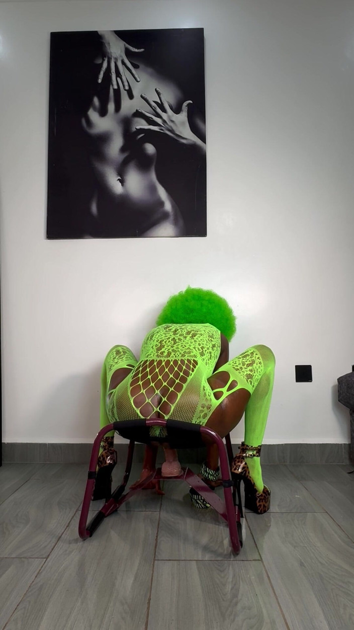 SEXXY-DAISY: Rebondir sur une énorme bite avec des talons sur devrait être étudié, cul...