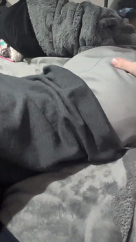 Istri nakal ini lagi asik nyepong kontol suaminya - pov