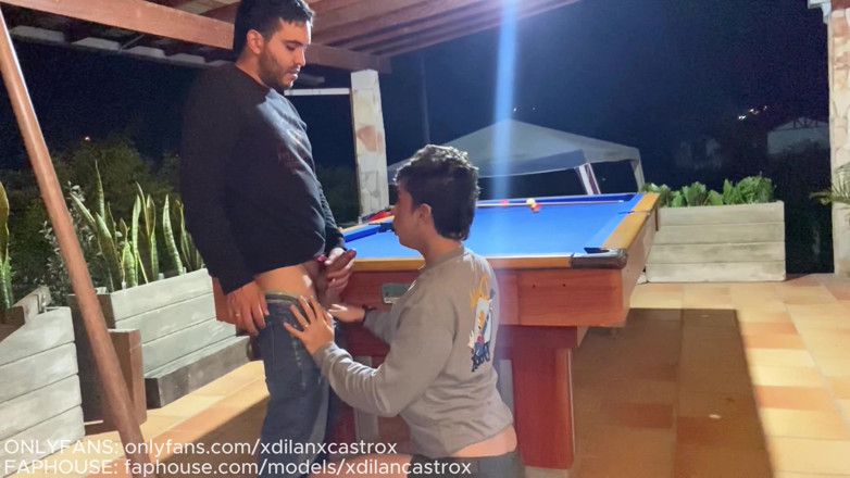 Dilan Castro: Baiser La Fesse Passive De Twink En Plein Air Et...